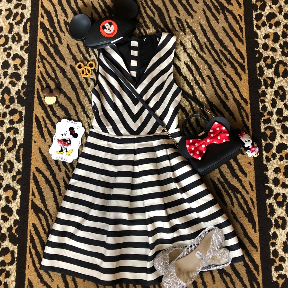 EUC Fit and flare striped sleeveless dress 👗